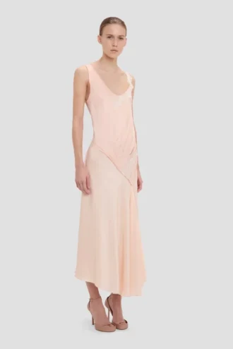 Abito in pizzo in fiore