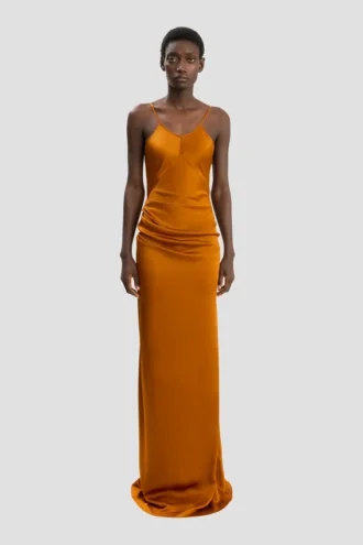 Abito lungo drappeggiato con top a canotta in bronzo