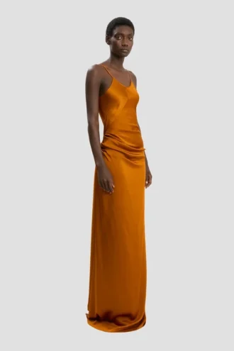 Abito lungo drappeggiato con top a canotta in bronzo