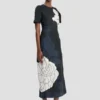 Abito midi con orlo asimmetrico e stampa floreale blu navy scuro Abito midi con orlo asimmetrico e stampa floreale blu navy scuro