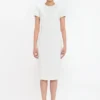 Abito t-shirt aderente in avorio Abito t-shirt aderente in avorio