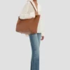 Borsa tote The Victoria grande in pelle marrone chiaro Borsa tote The Victoria grande in pelle marrone chiaro