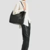 Borsa tote The Victoria grande in pelle nera Borsa tote The Victoria grande in pelle nera