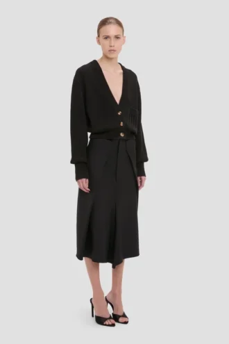 Cardigan con tasche a trecce in nero