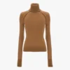 Maglione a collo alto in color cammello scuro Maglione a collo alto in color cammello scuro