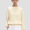 Maglione dalla vestibilità comoda in avorio Maglione dalla vestibilità comoda in avorio