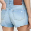 Pantaloncini effetto consumato in lavaggio azzurro Pantaloncini effetto consumato in lavaggio azzurro