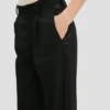 Pantaloni sartoriali a gamba dritta in nero Pantaloni sartoriali a gamba dritta in nero