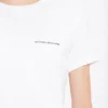 T-shirt aderente con logo rimpicciolito in bianco T-shirt aderente con logo rimpicciolito in bianco