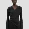 Top con scollo a V in nero Top con scollo a V in nero
